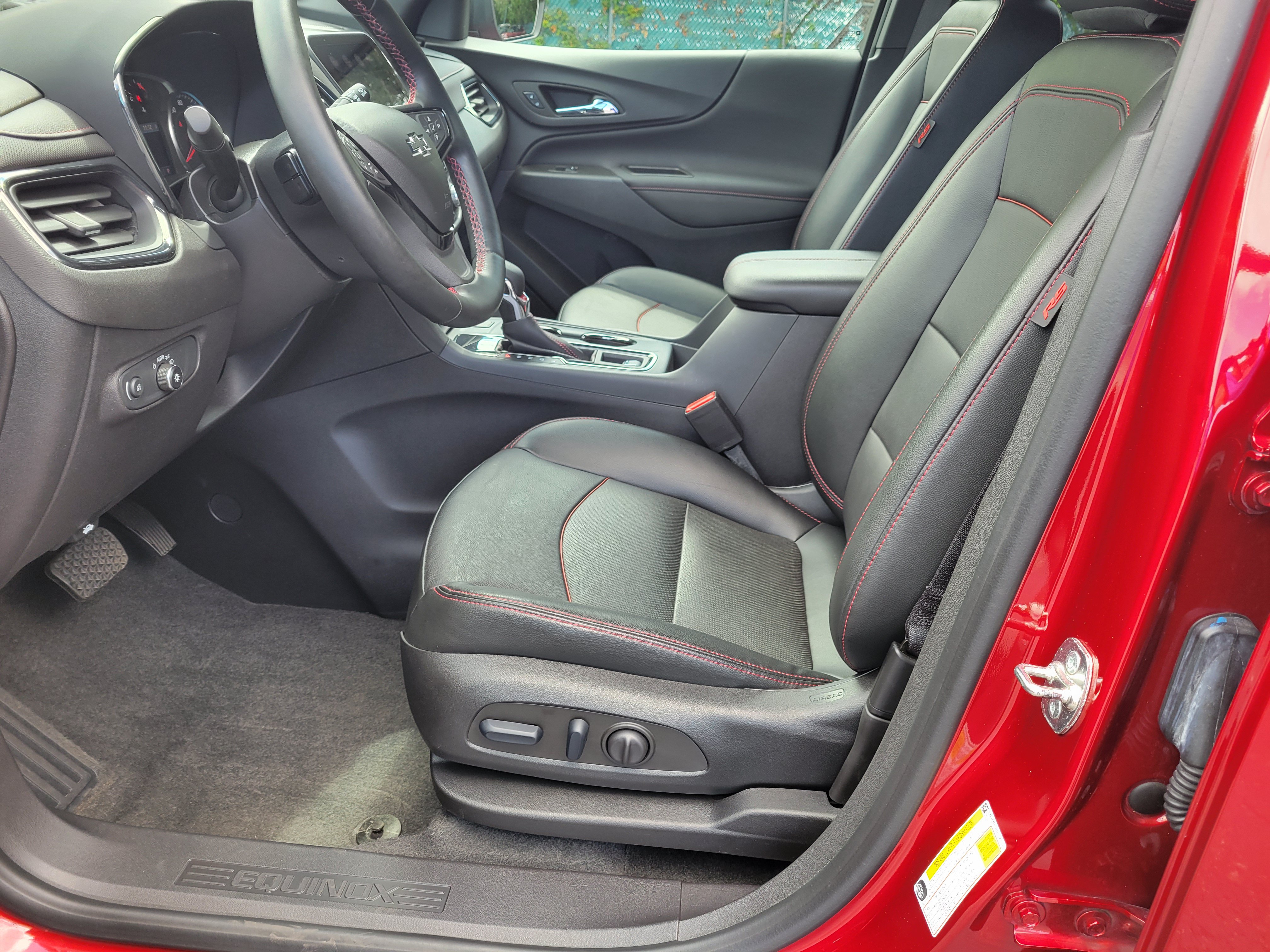 Certified 2024 Chevrolet Equinox RS w/ RS Leather Package FWD image 32