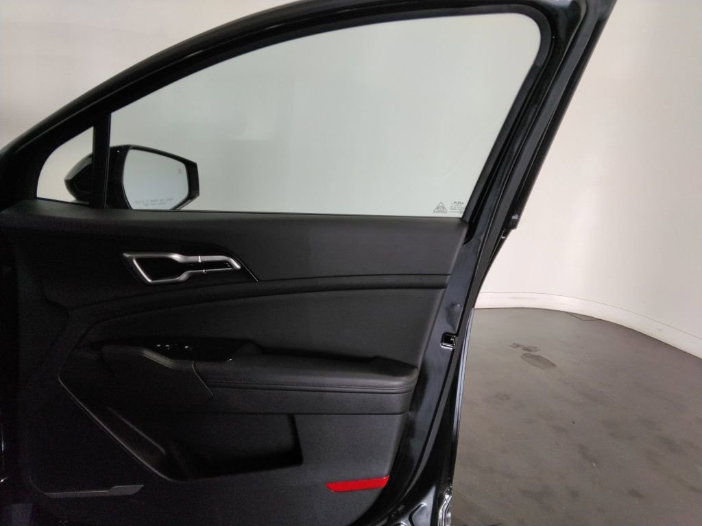 Used 2025 Kia Sportage EX image 37