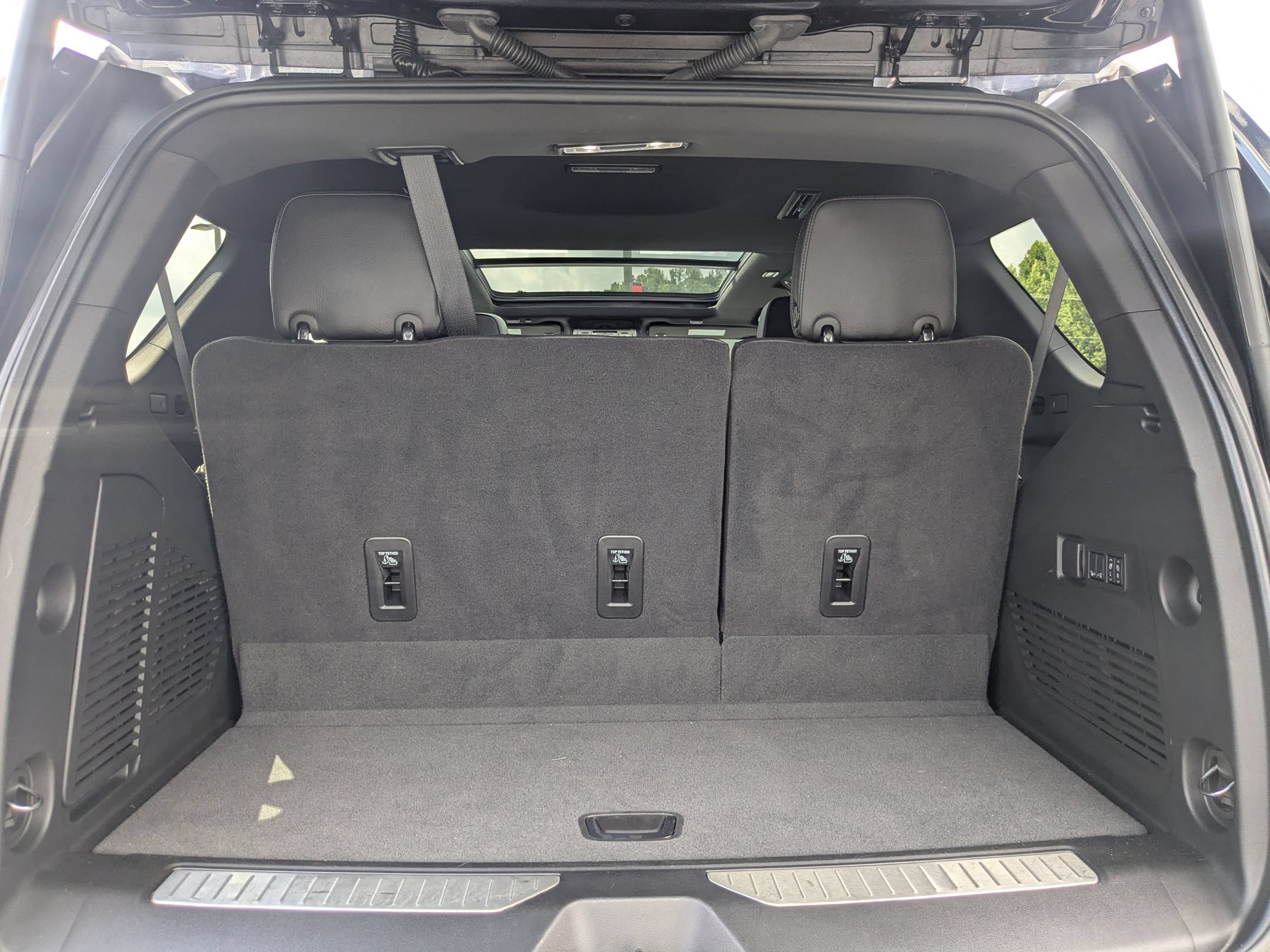 Used 2024 GMC Yukon Denali w/ Advanced Technology Package AWD/4WD image 29