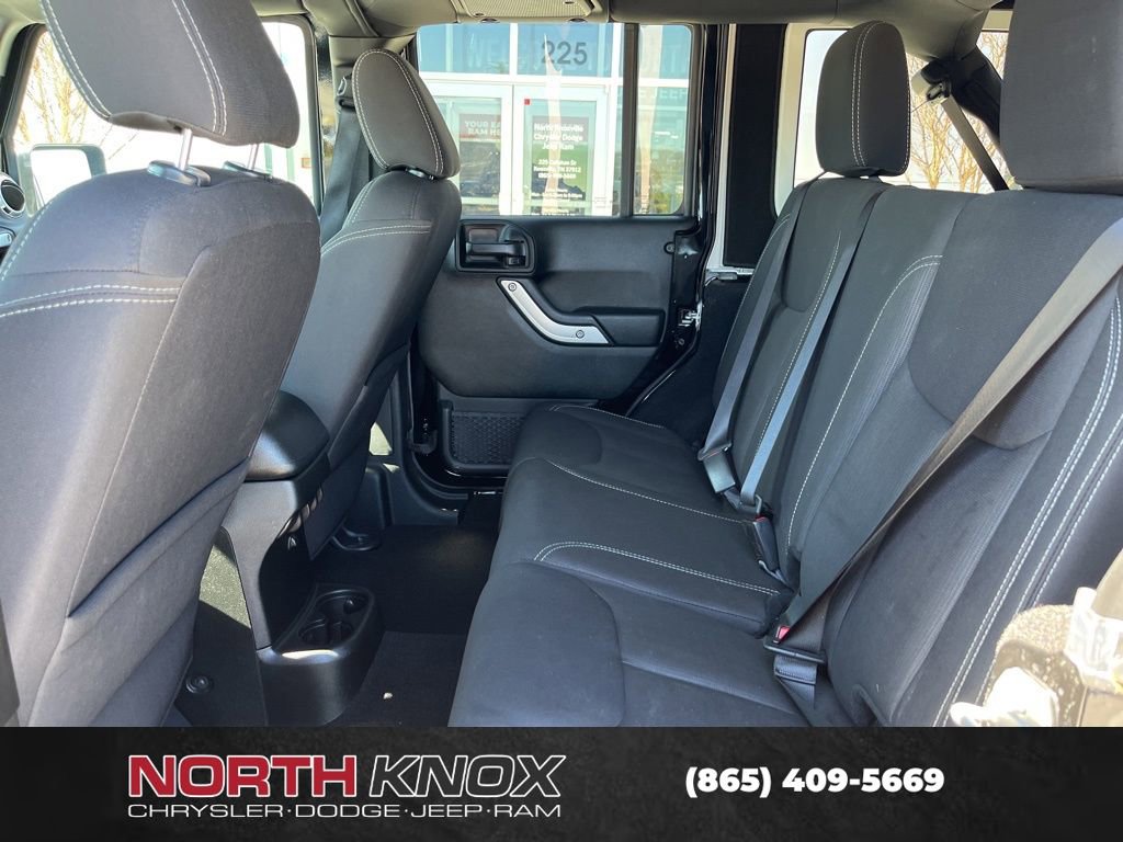 Used 2017 Jeep Wrangler Unlimited Sahara w/ Connectivity Group image 10