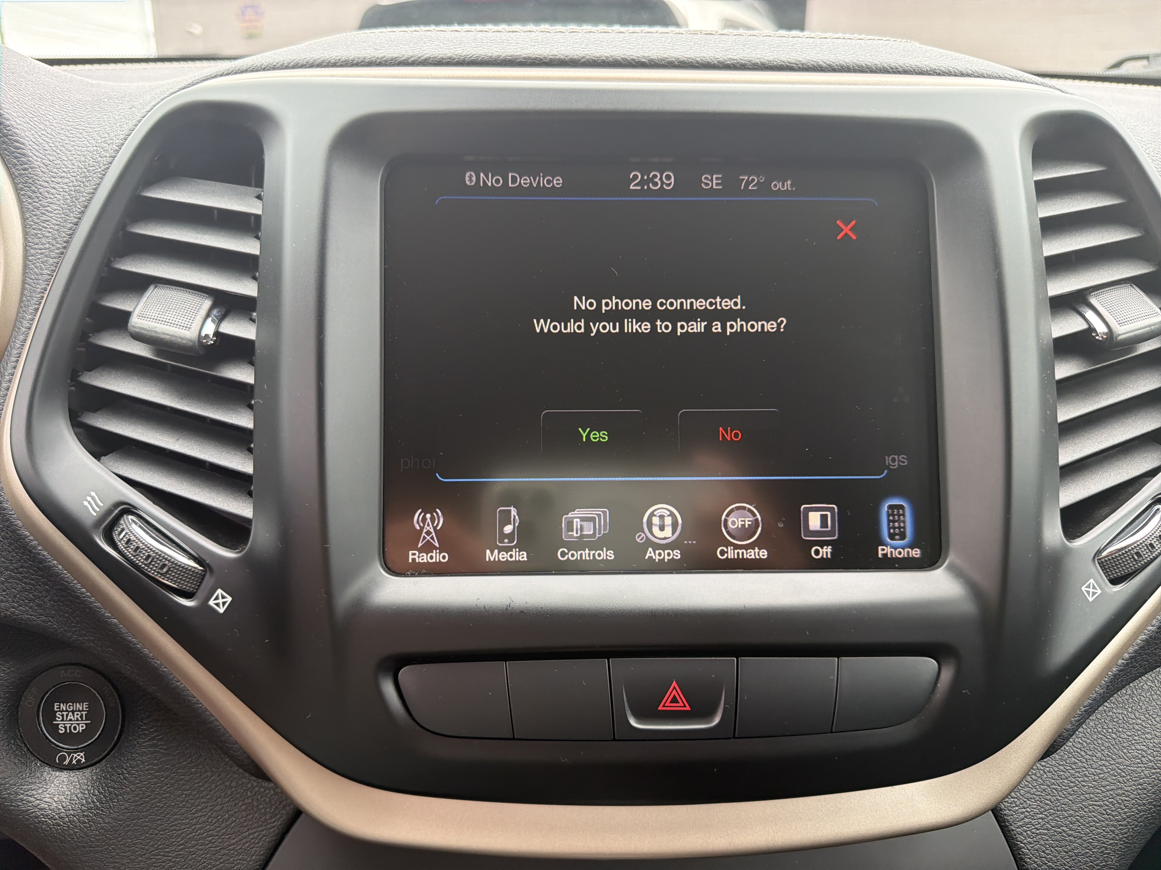 Used 2015 Jeep Cherokee Latitude w/ Comfort/Convenience Group AWD/4WD image 29