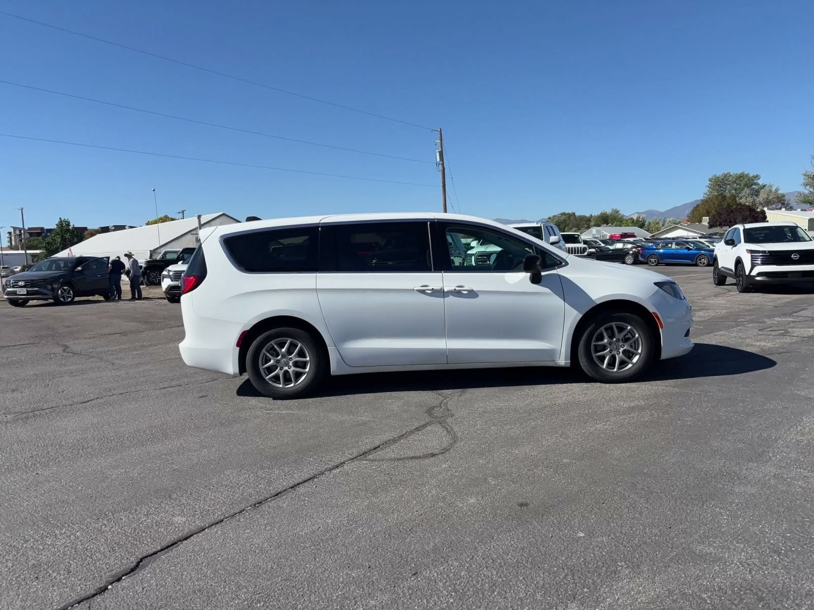 Used 2024 Chrysler Voyager LX FWD image 15