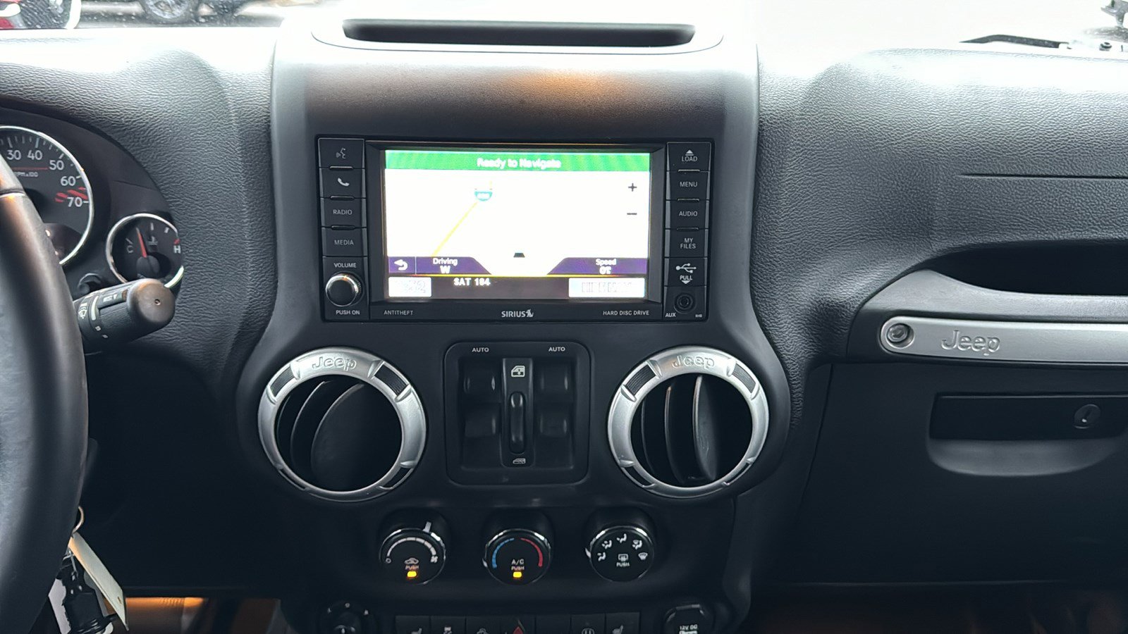Used 2017 Jeep Wrangler Unlimited Rubicon AWD/4WD image 32