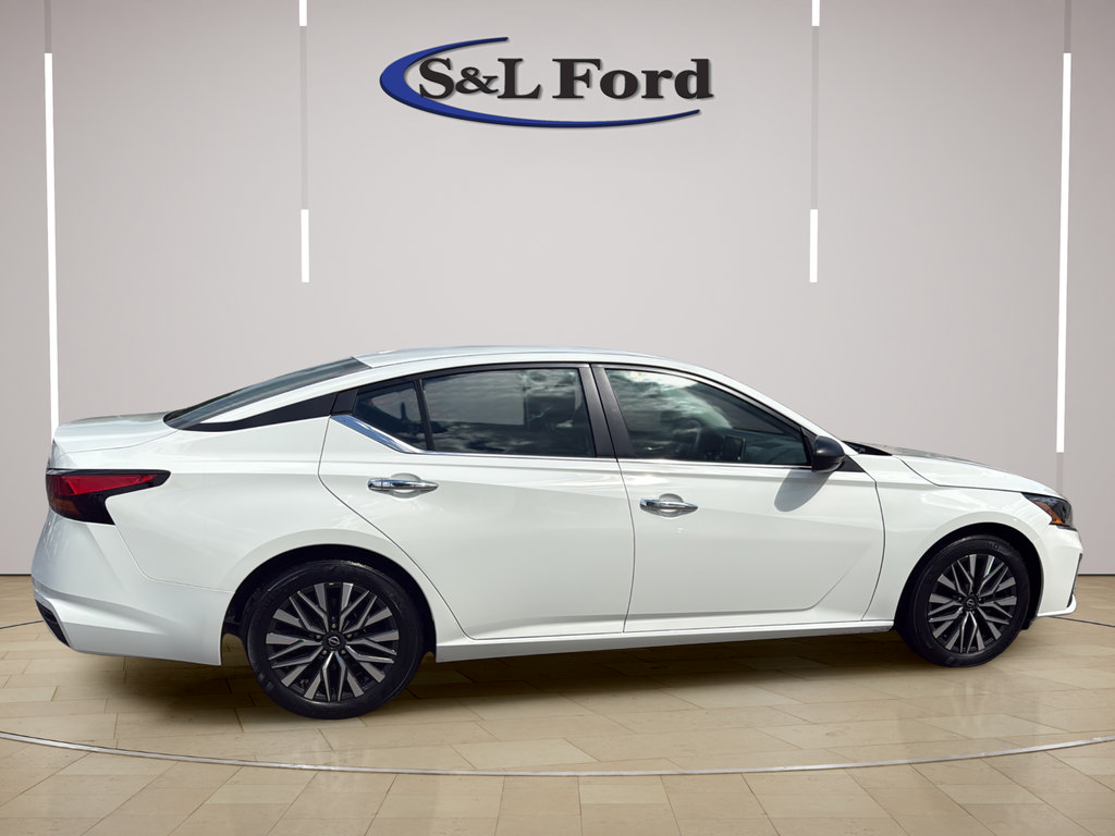 Used 2025 Nissan Altima 2.5 SV FWD image 9