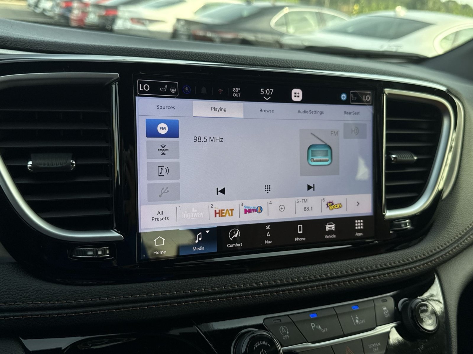 Used 2026 Chrysler Pacifica Pinnacle FWD image 18