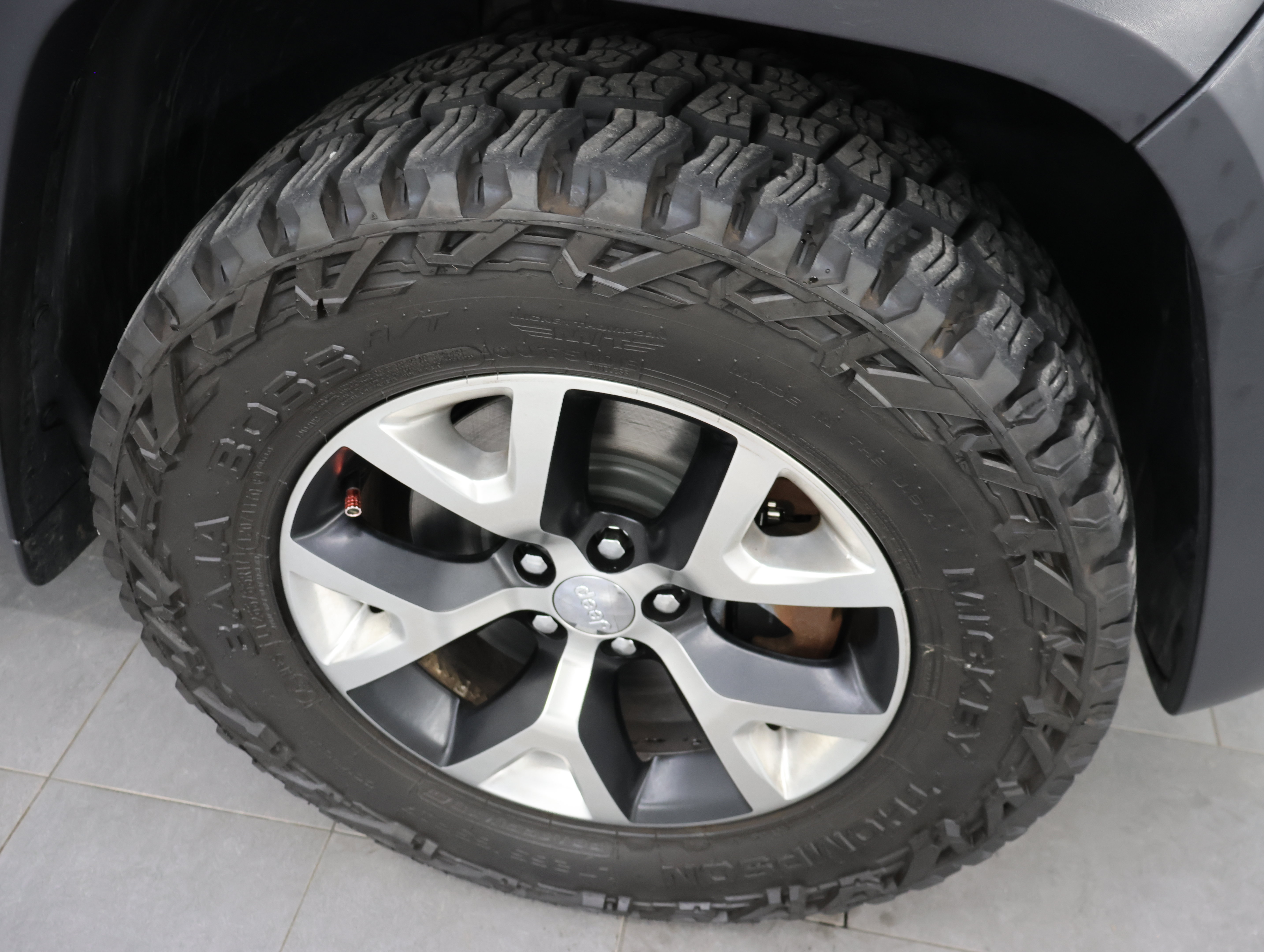Used 2015 Jeep Cherokee Trailhawk w/ Leather Interior Group AWD/4WD image 3