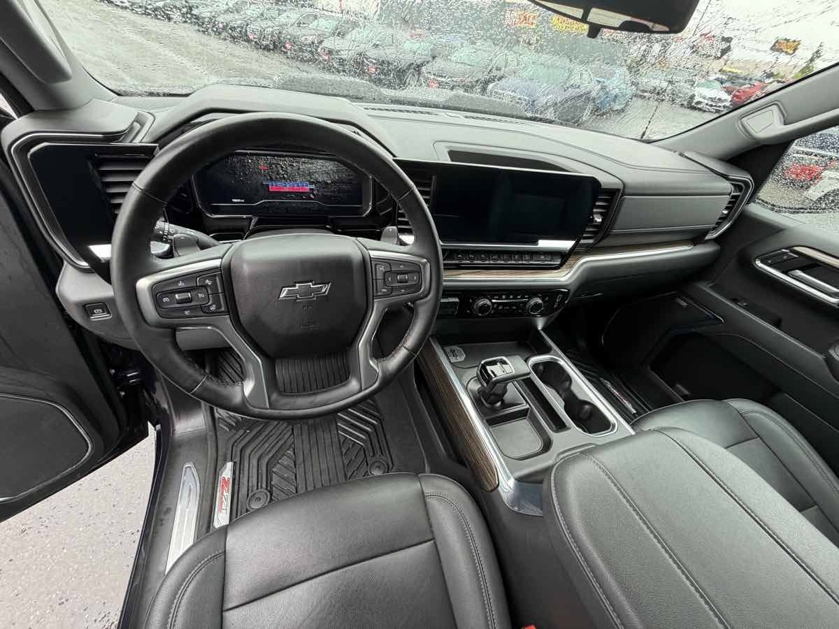 Used 2023 Chevrolet Silverado 1500 LT Trail Boss w/ LT Trail Boss Premium Package AWD/4WD image 6