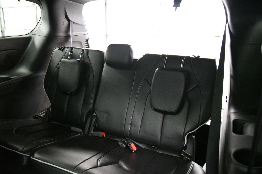 Used 2025 Chrysler Pacifica Limited FWD image 24