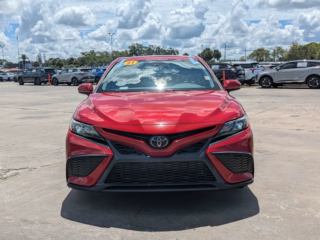 Used 2021 Toyota Camry SE FWD image 3