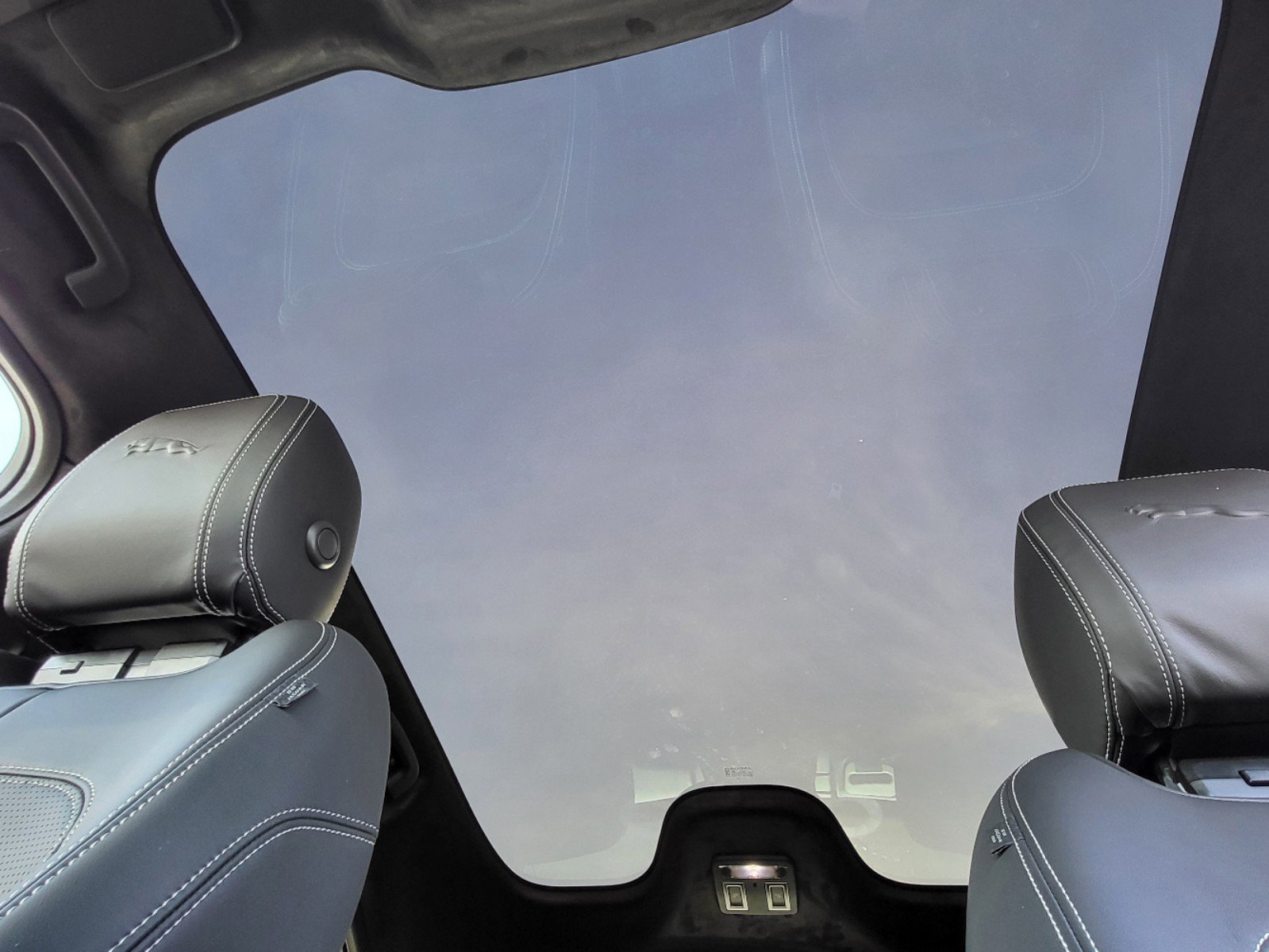 New 2024 Jaguar I-PACE R-Dynamic HSE image 17