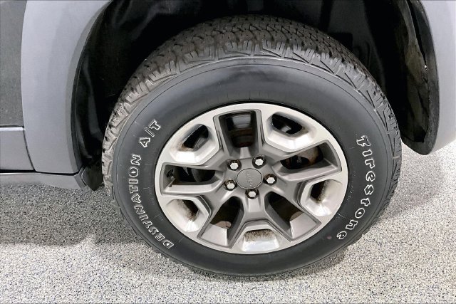 Used 2019 Jeep Cherokee Trailhawk w/ Comfort & Convenience Group AWD/4WD image 44