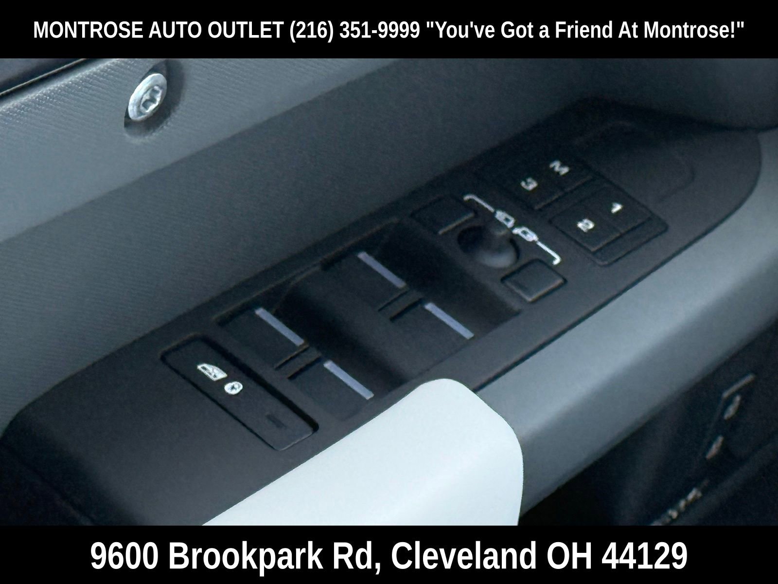 New 2026 Land Rover Defender 110 X-Dynamic SE image 37