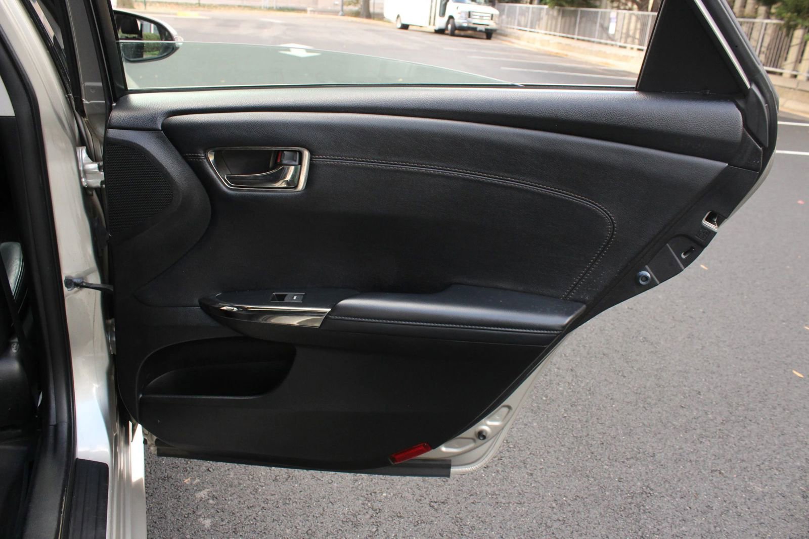 Used 2013 Toyota Avalon XLE Touring FWD image 28