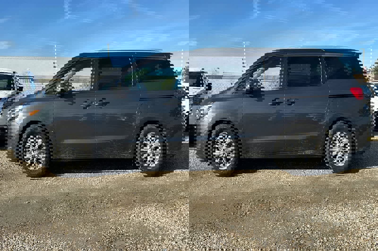 Used 2017 Kia Sedona LX w/ LX Essentials Premium Package image 6