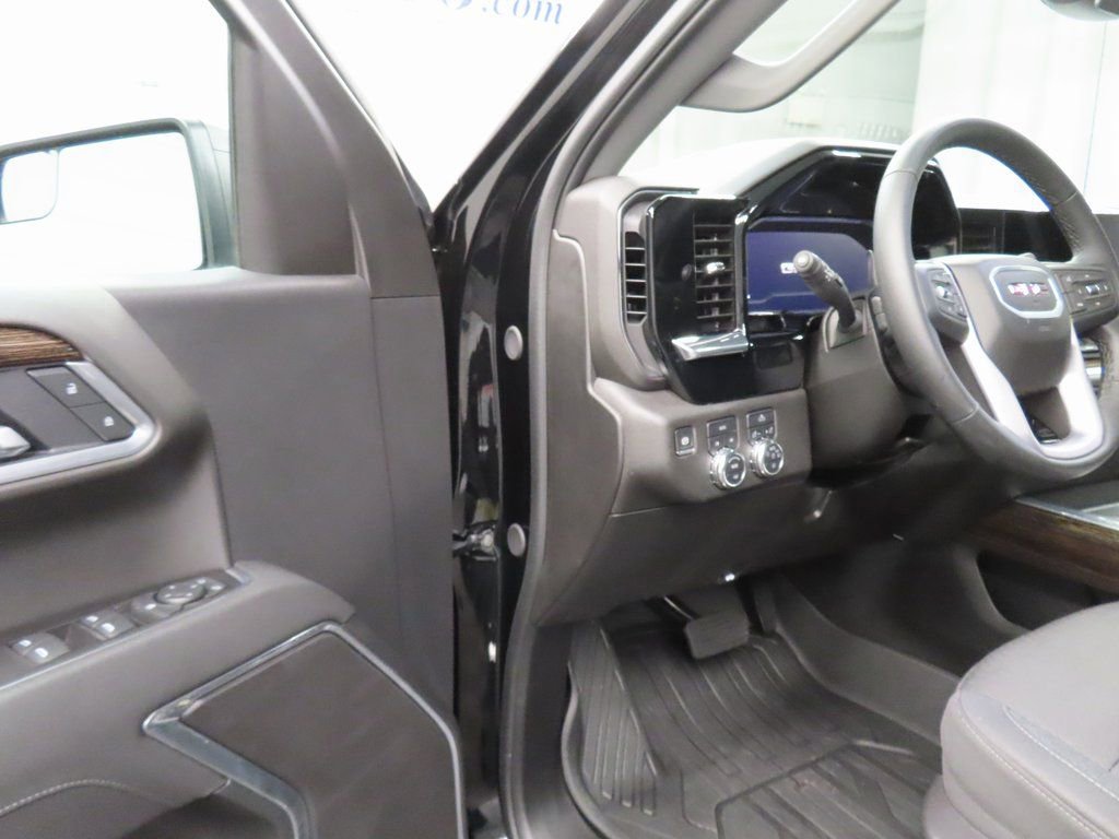 Used 2025 GMC Sierra 1500 Elevation image 44