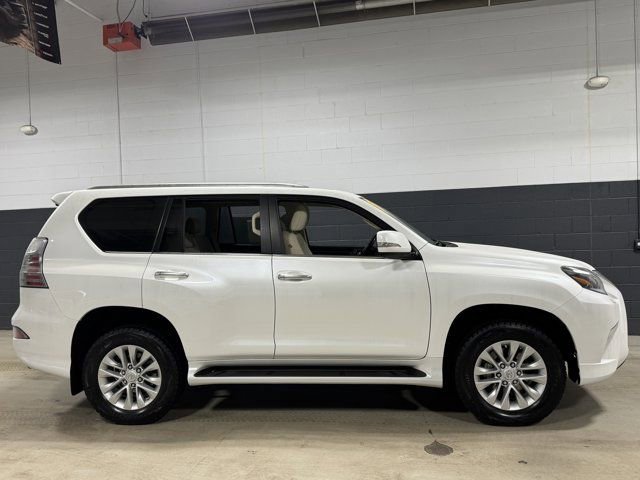Used 2023 Lexus GX 460 Premium w/ Premium Package image 4