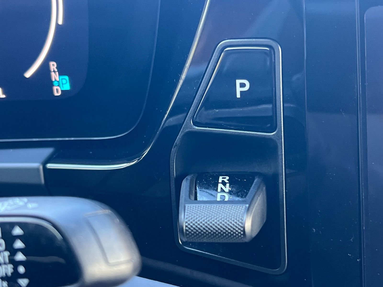 Certified 2025 Porsche Macan Electric image 26