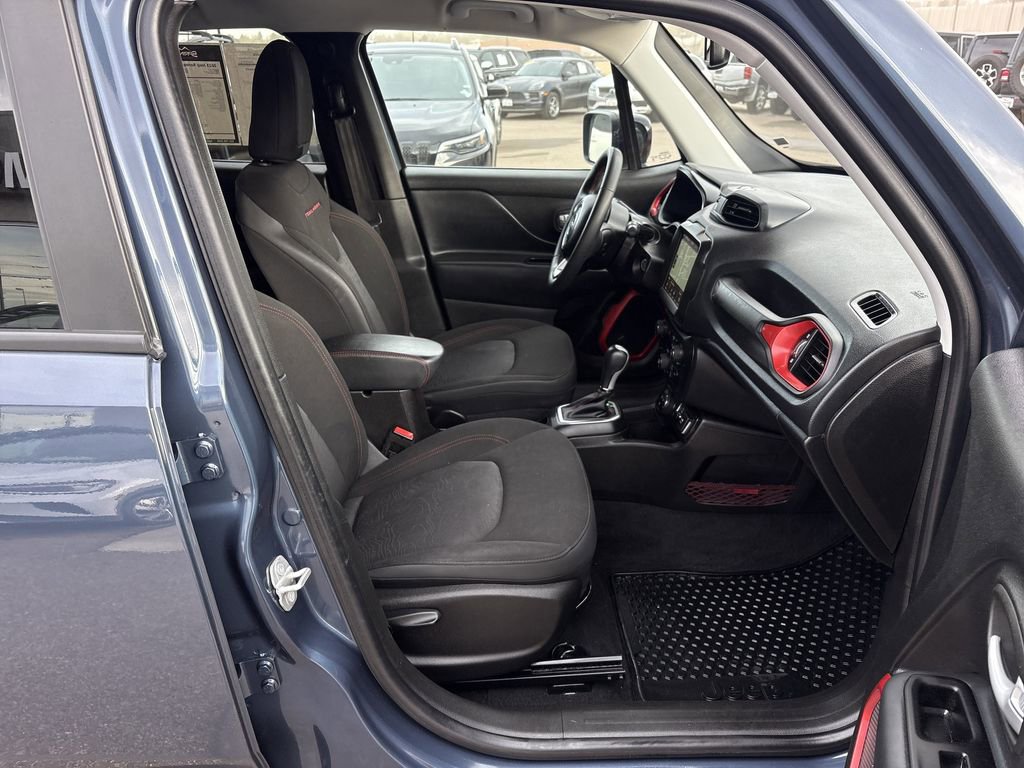 Used 2023 Jeep Renegade Trailhawk image 30