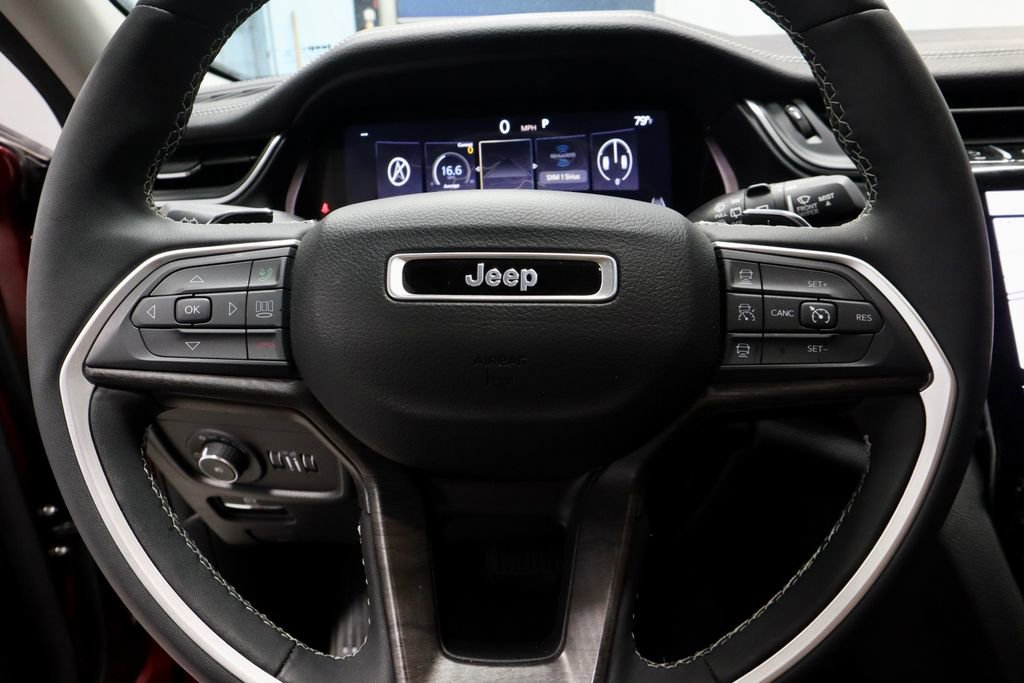 Used 2024 Jeep Grand Cherokee Limited w/ Luxury Tech Group II image 31