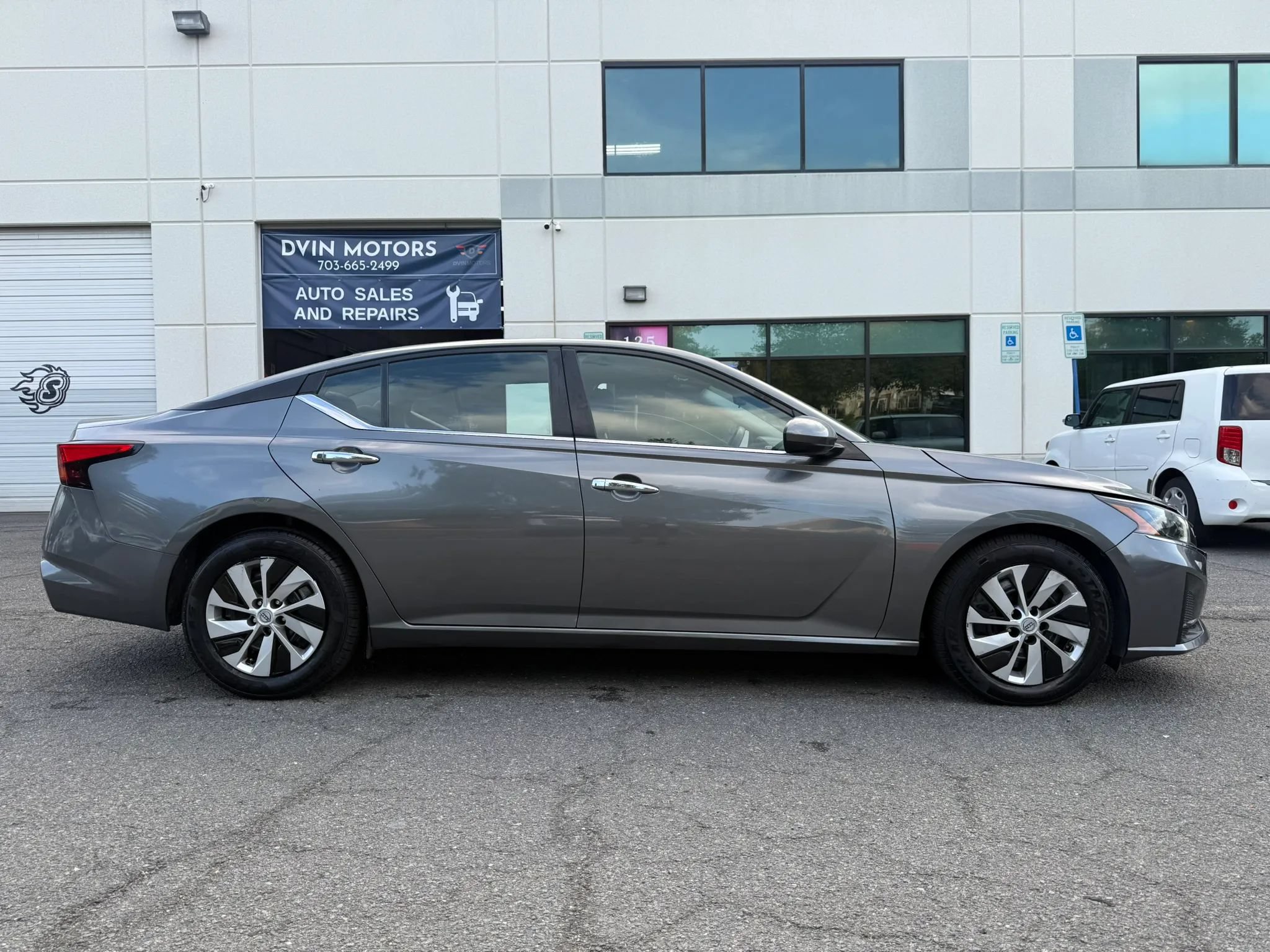 Used 2023 Nissan Altima 2.5 S FWD image 2