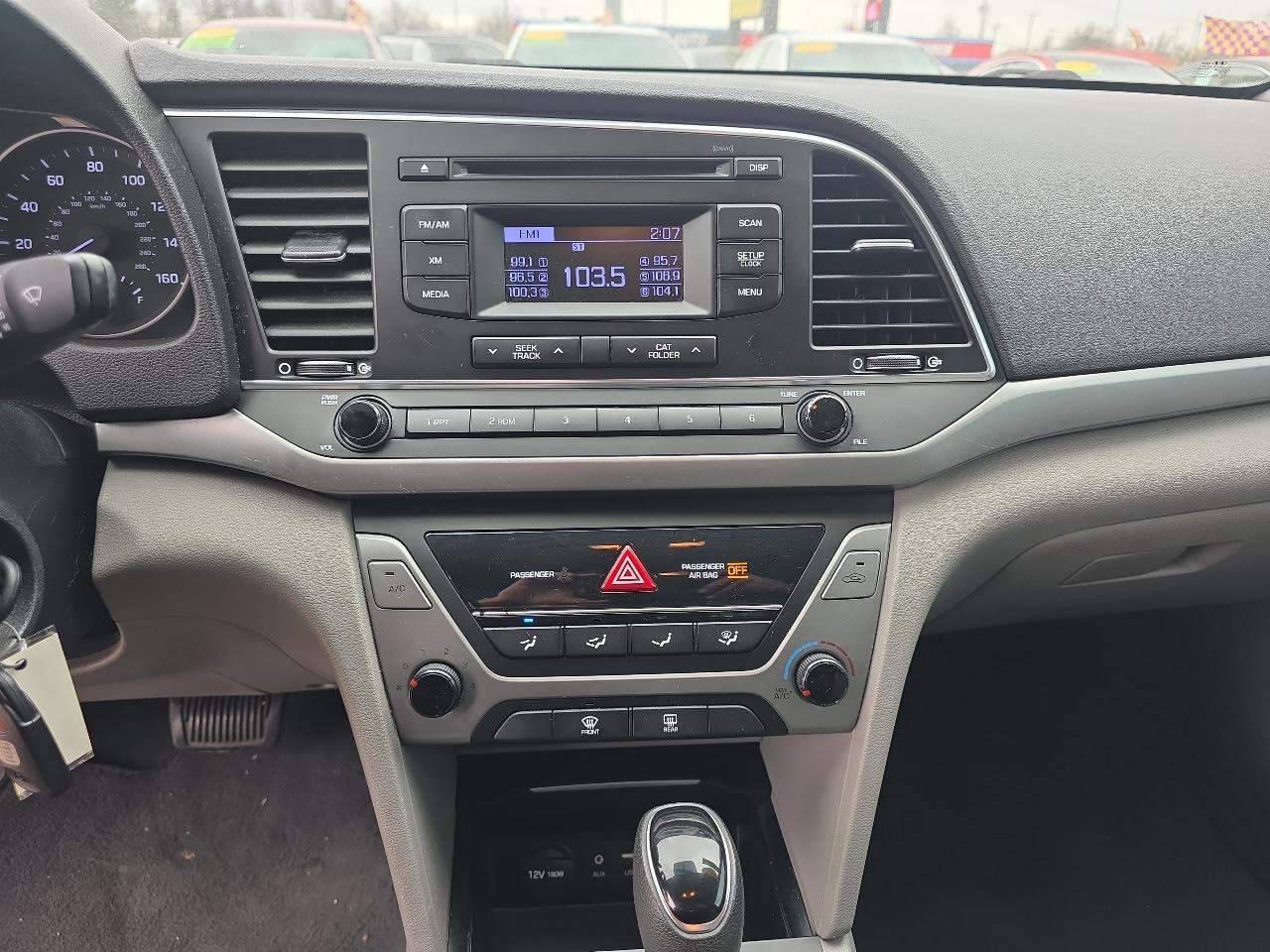 Used 2017 Hyundai Elantra SE image 16