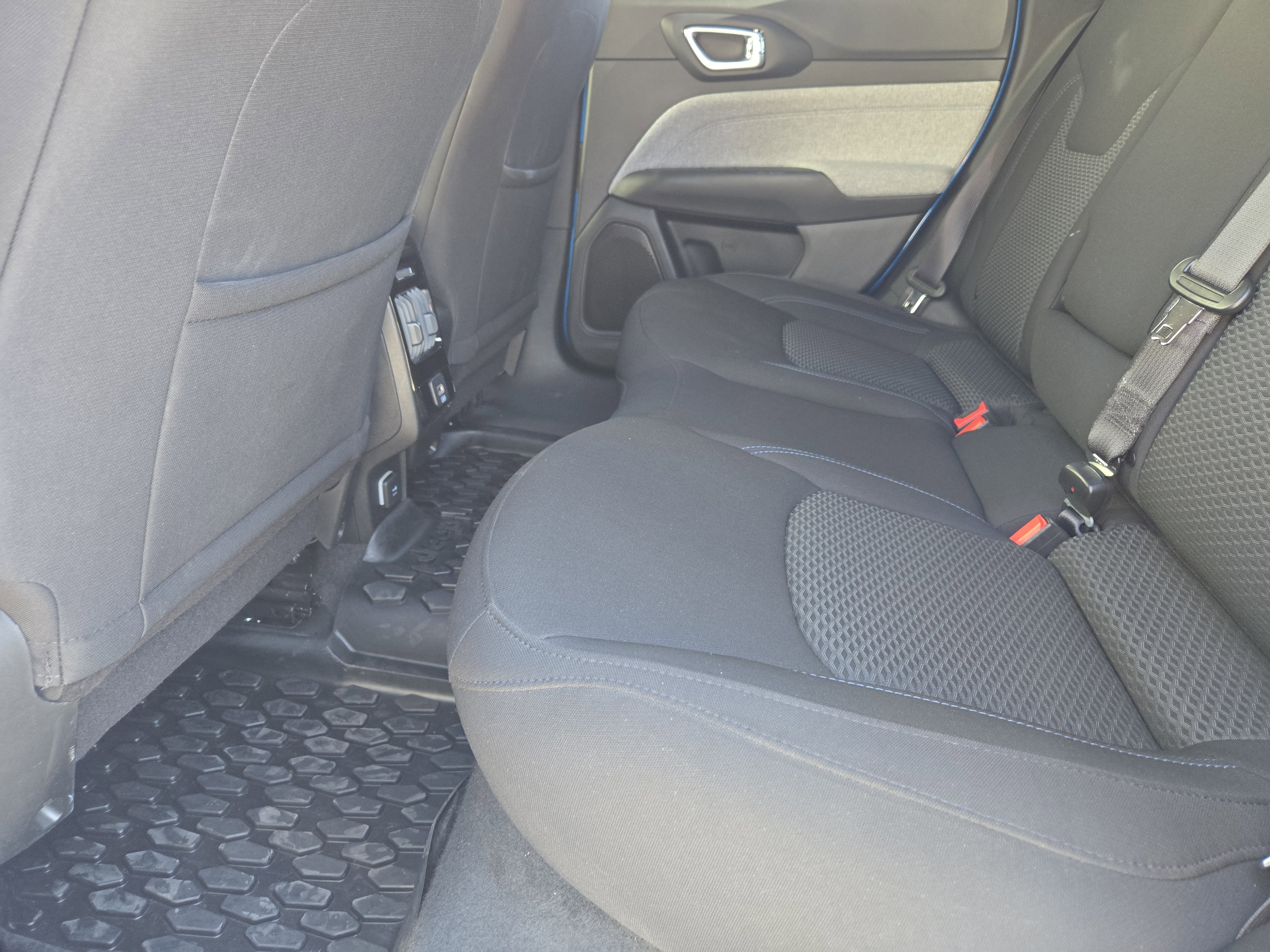 Used 2023 Jeep Compass Sport image 32