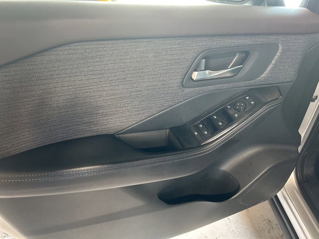 Used 2021 Nissan Rogue SV FWD image 8
