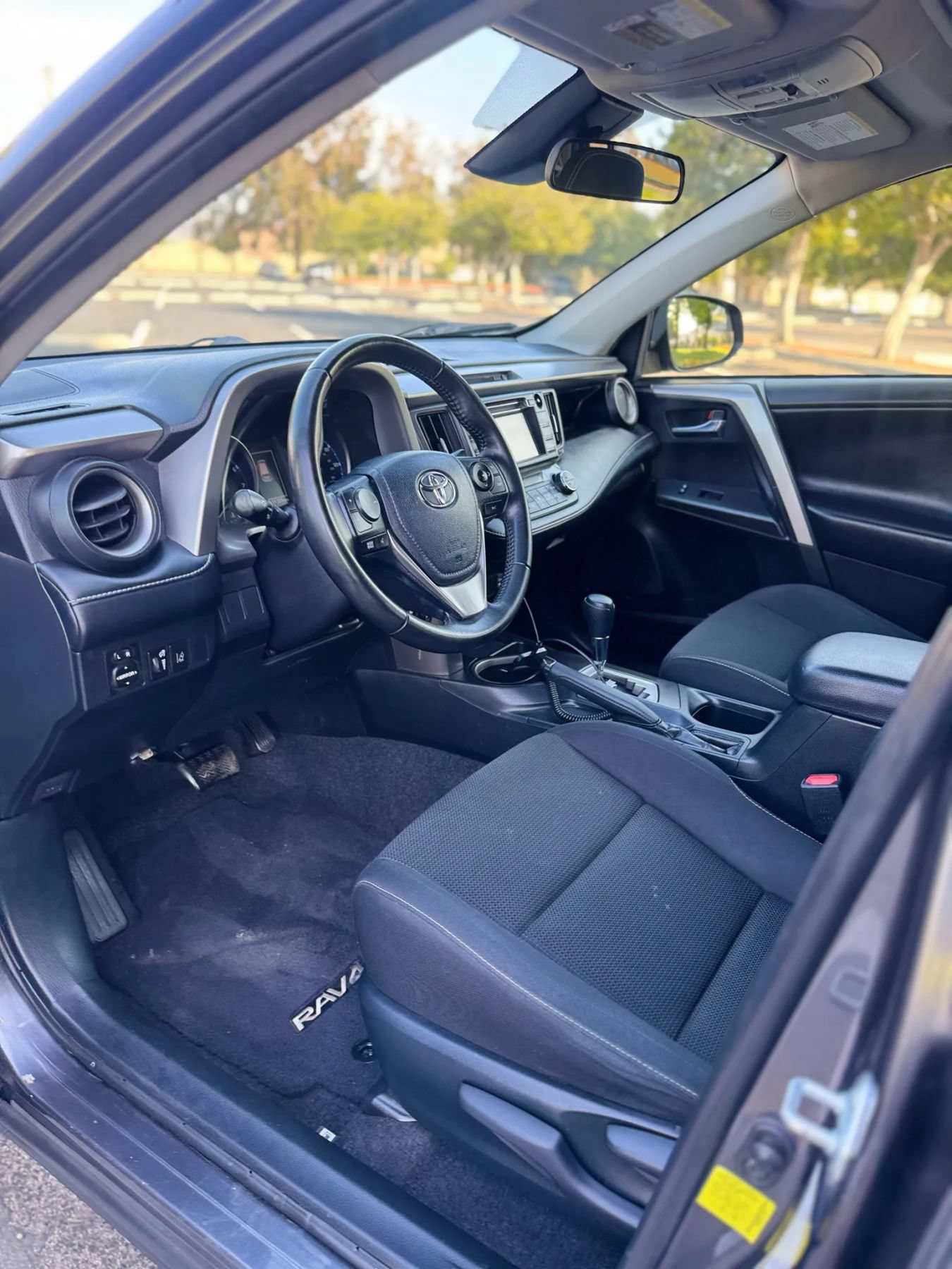 Used 2018 Toyota RAV4 XLE w/ Carpet Mat Package FWD image 42
