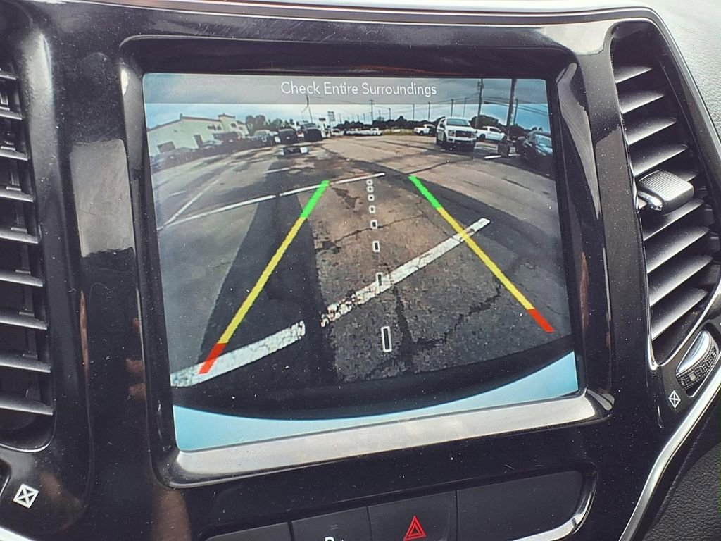 Used 2019 Jeep Cherokee Limited w/ Luxury Group image 11