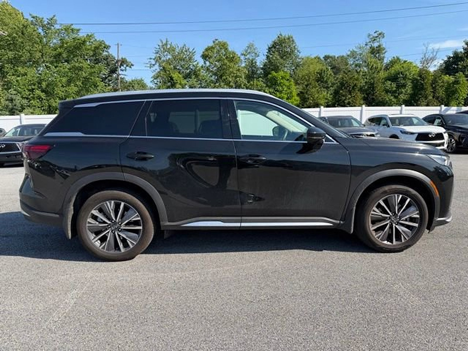 Certified 2026 INFINITI QX60 Luxe w/ Cargo Package AWD/4WD image 8