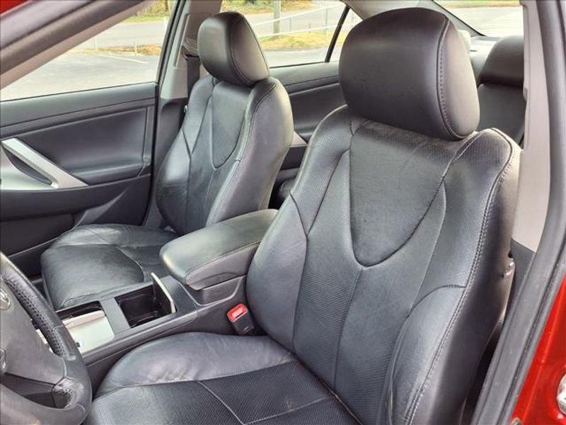 Used 2010 Toyota Camry SE image 12