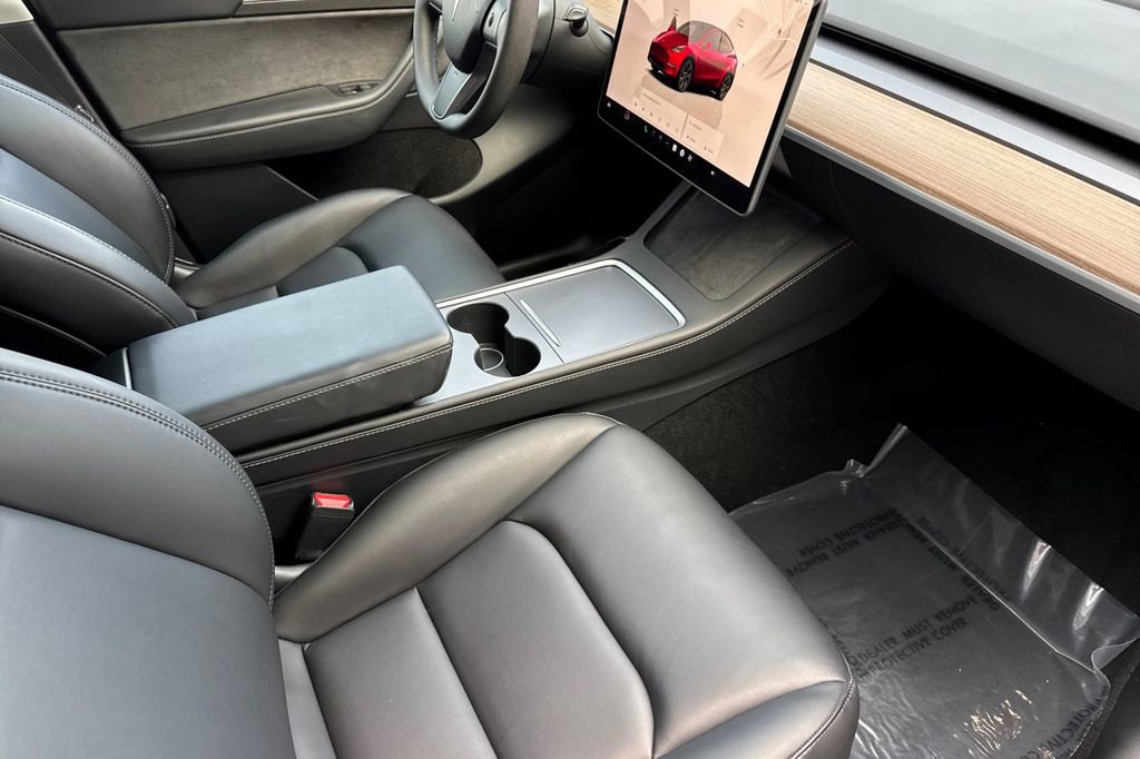 Used 2024 Tesla Model Y 2WD image 19