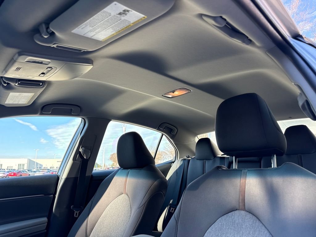 Used 2018 Toyota Camry LE image 25