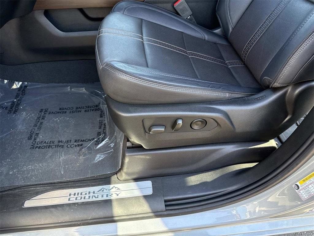 Used 2024 Chevrolet Silverado 1500 High Country w/ High Country Premium Package image 19