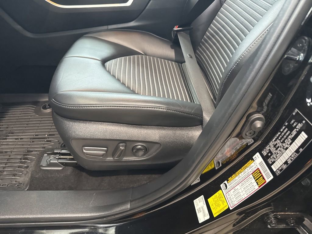 Used 2023 Toyota Highlander XSE image 18