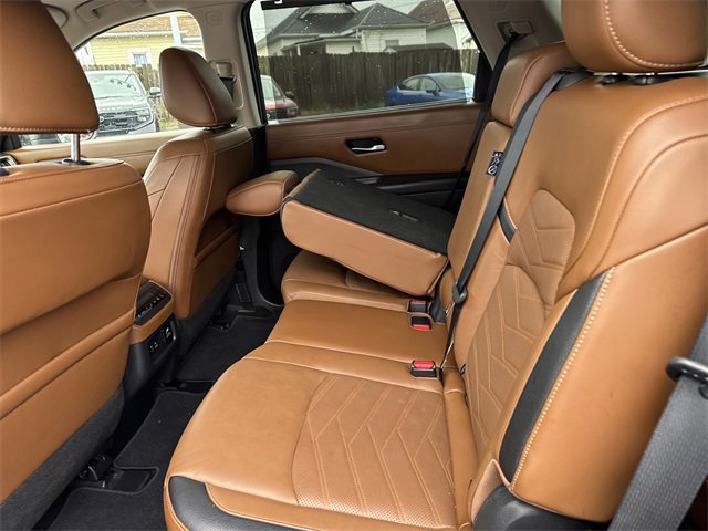 Used 2023 Nissan Pathfinder Platinum w/ Cargo Package image 13