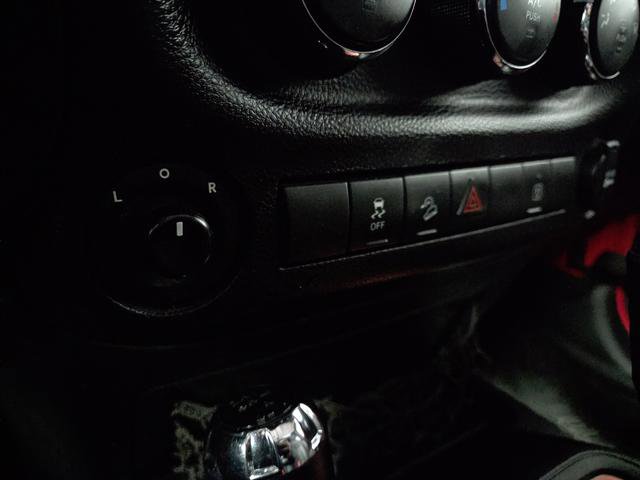 Used 2016 Jeep Wrangler Unlimited Sahara w/ Connectivity Group image 21