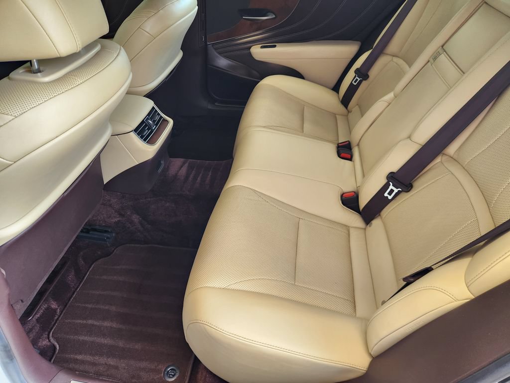 Used 2020 Lexus LS 500 w/ Accessory Package (Z1) RWD image 31