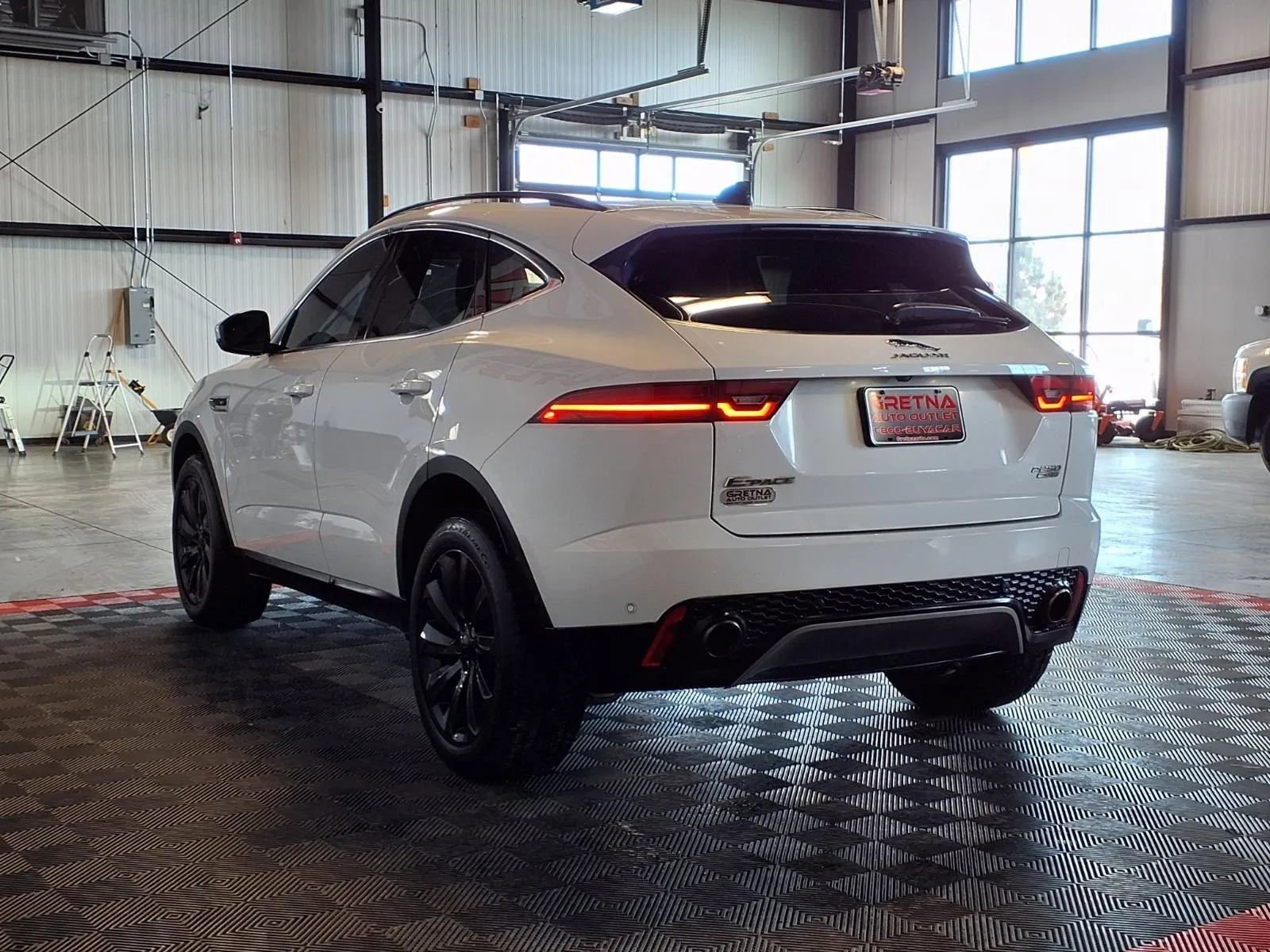 Used 2020 Jaguar E-PACE SE image 4