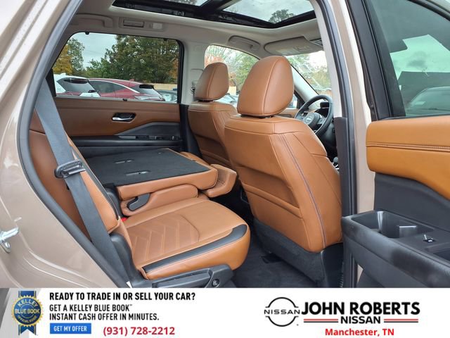 Used 2024 Nissan Pathfinder Platinum w/ Cargo Package image 19