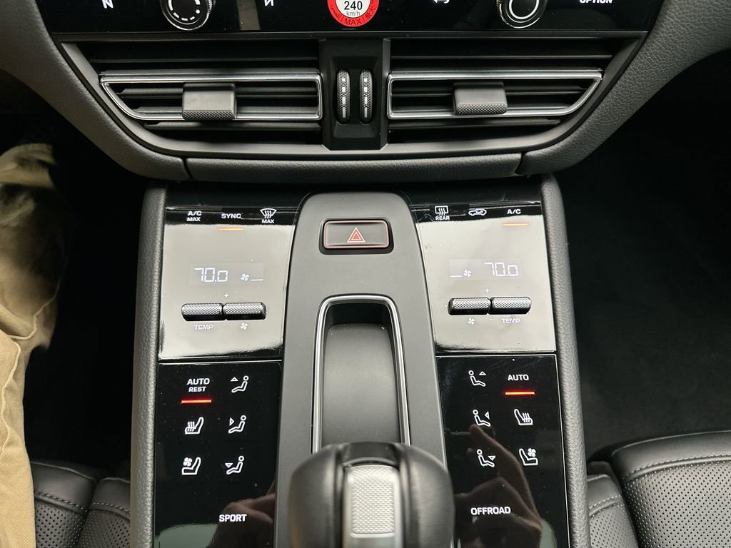 Used 2024 Porsche Macan image 13