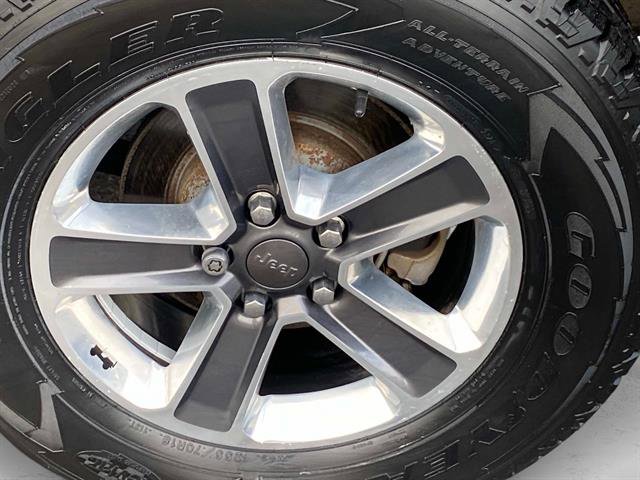 Used 2018 Jeep Wrangler Unlimited Sahara image 28