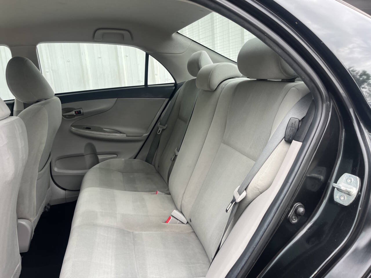 Used 2013 Toyota Corolla LE FWD image 14