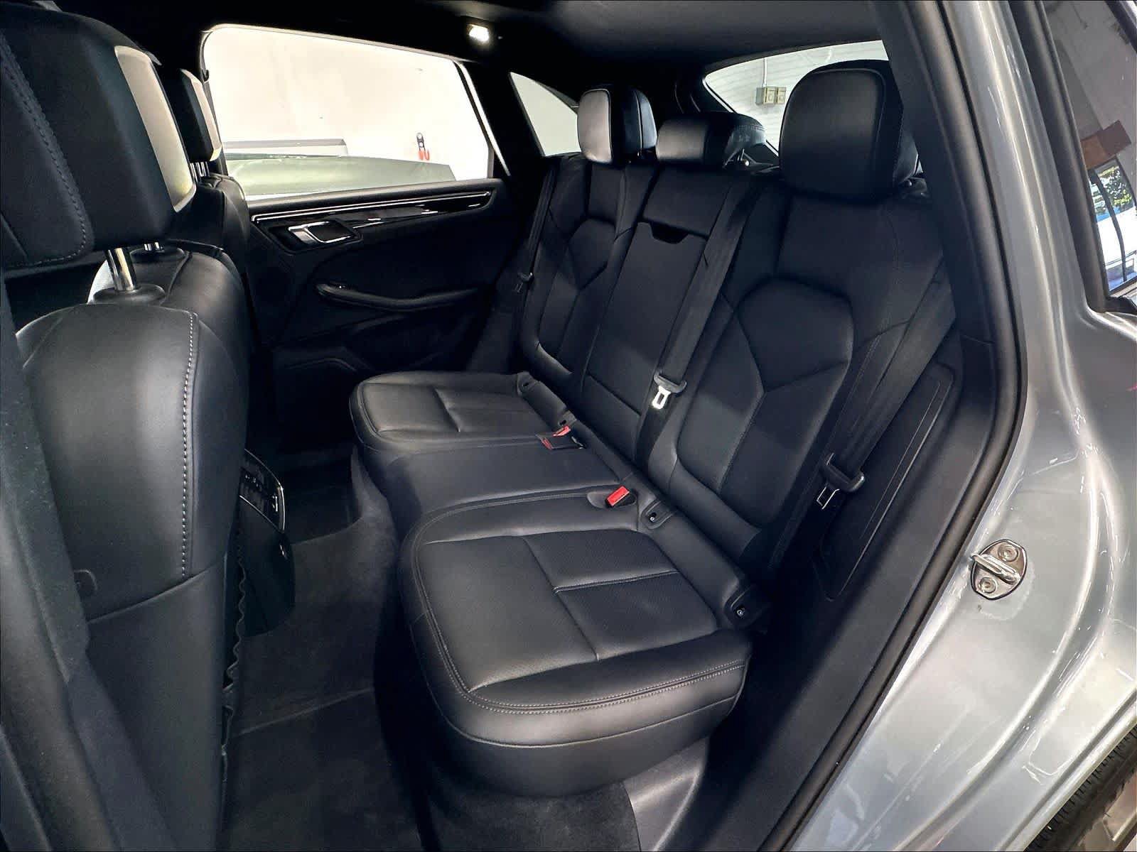 Used 2023 Porsche Macan AWD/4WD image 27