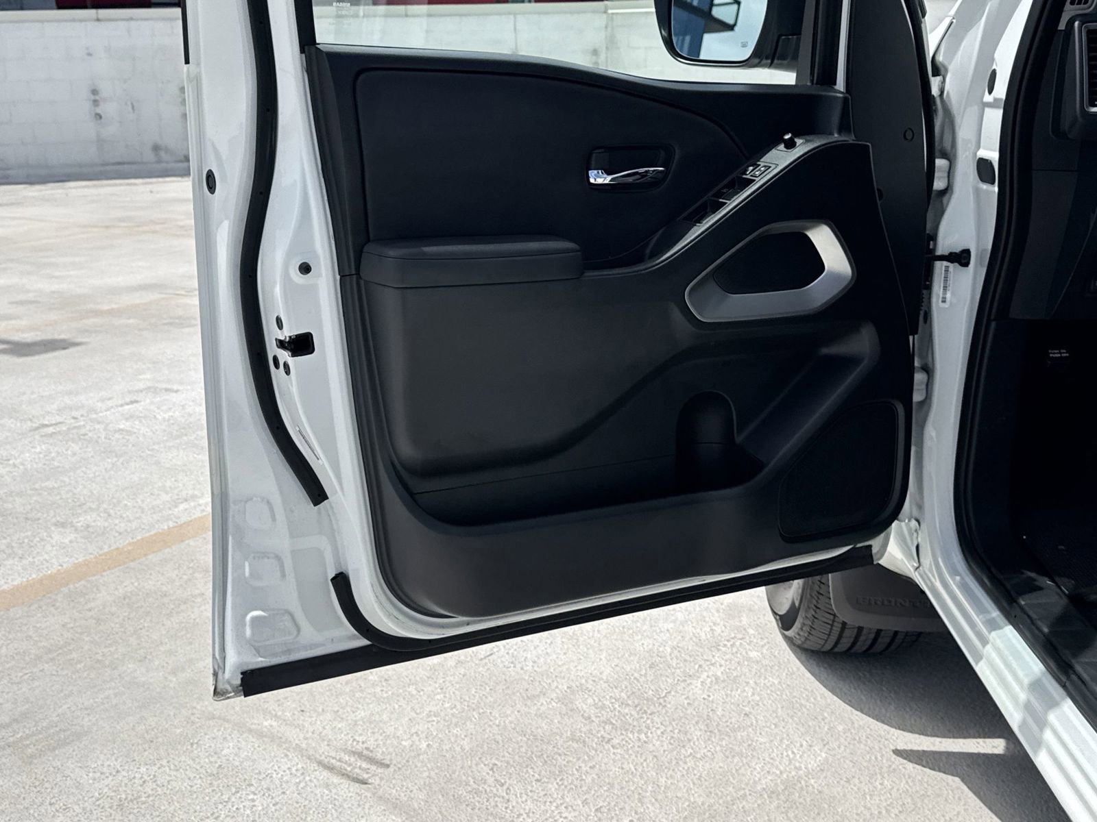 Used 2023 Nissan Frontier SV w/ Technology Package image 12