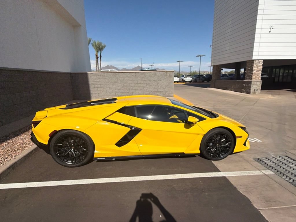 Used 2024 Lamborghini Revuelto AWD/4WD image 5