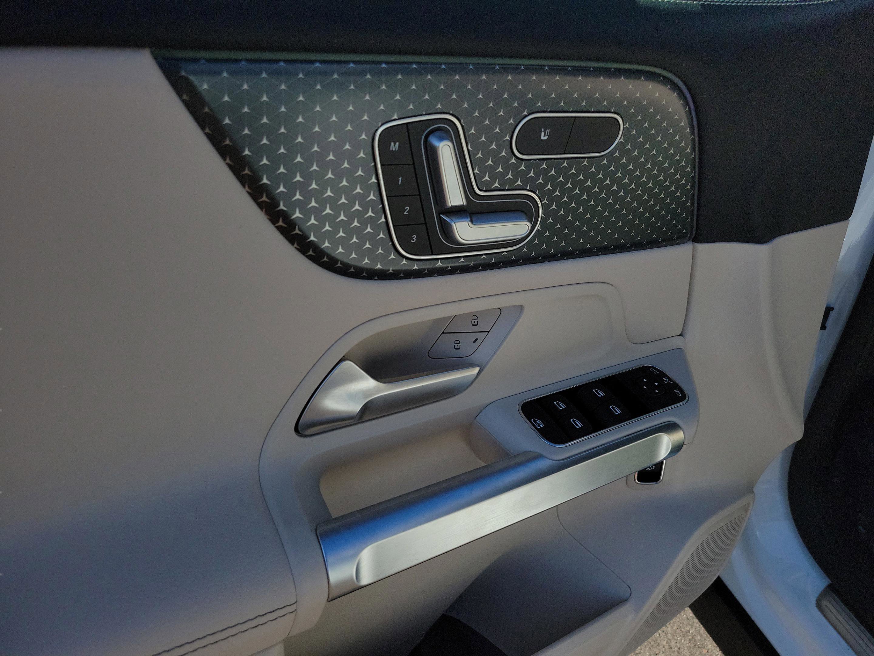 Certified 2025 Mercedes-Benz GLB 250 image 21