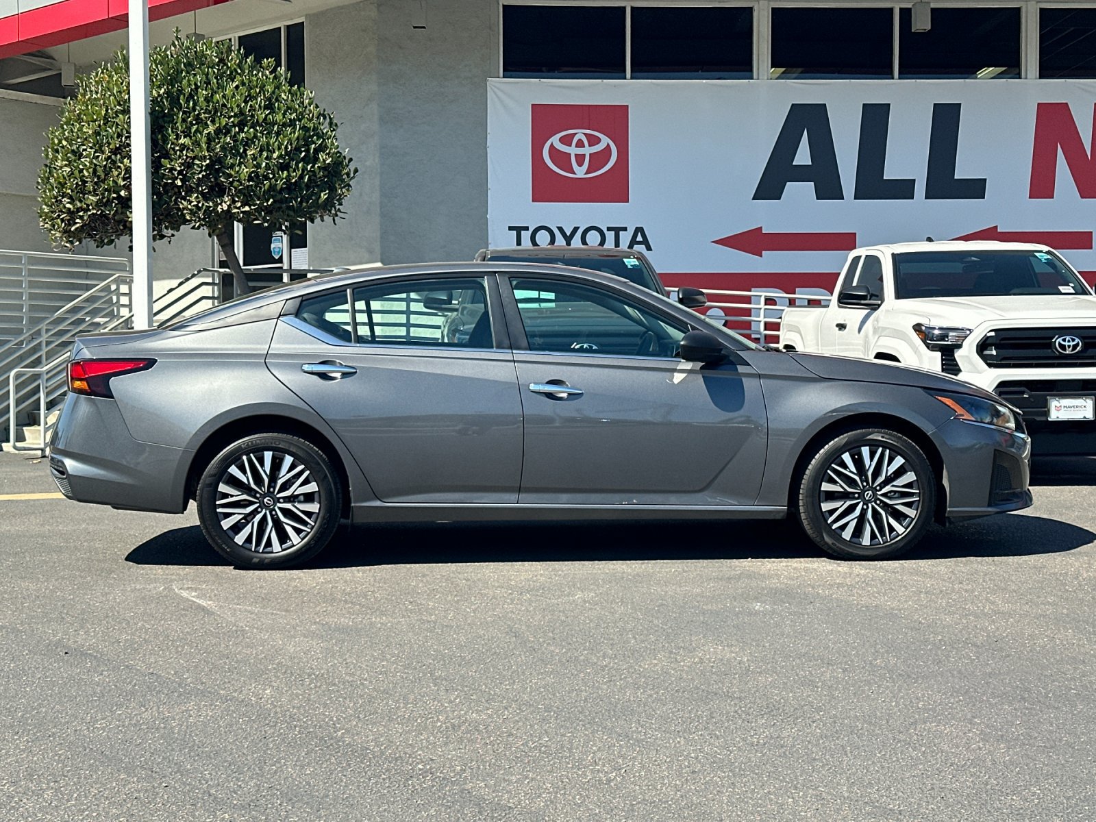 Used 2025 Nissan Altima 2.5 SV AWD/4WD image 6