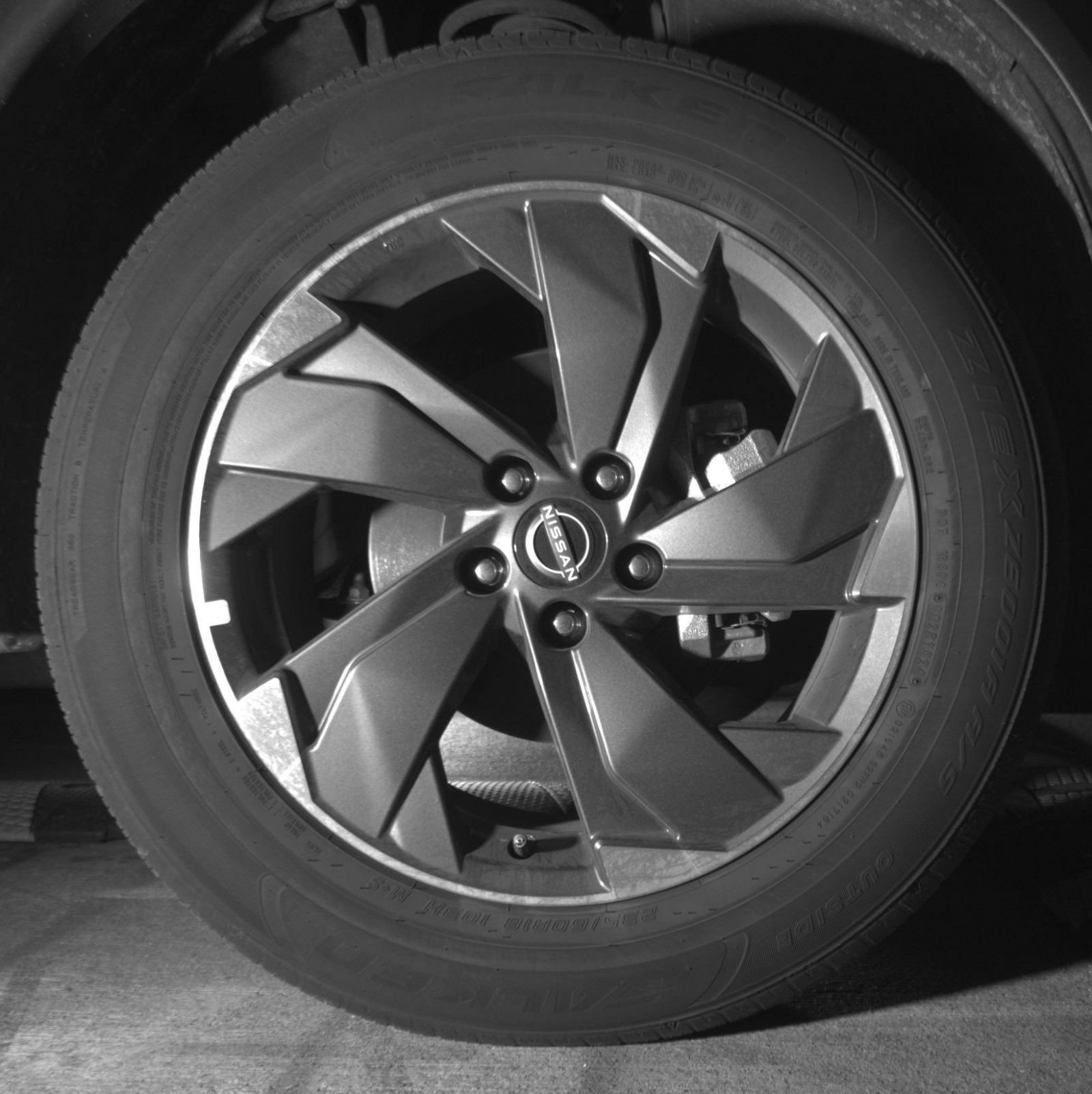Used 2025 Nissan Rogue SV FWD image 16