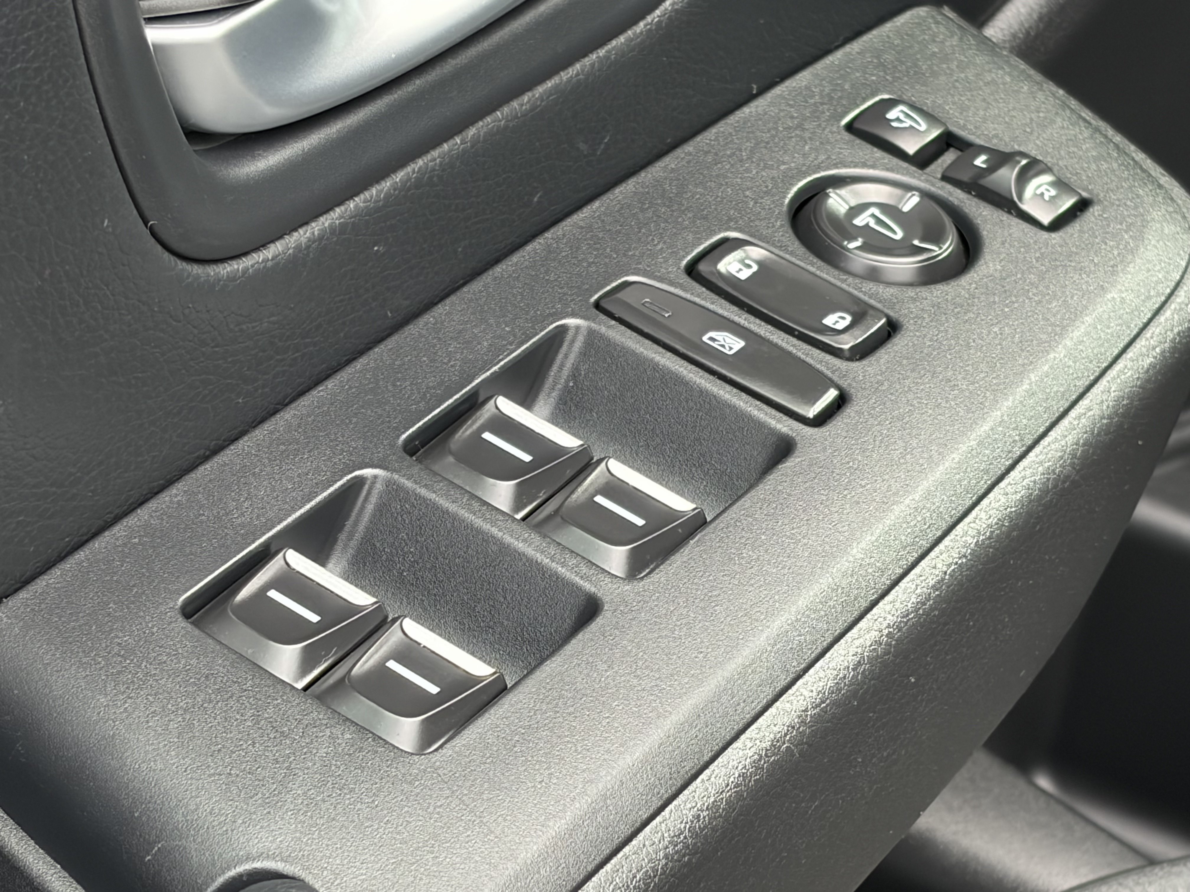 Used 2025 Honda Pilot Black Edition image 32